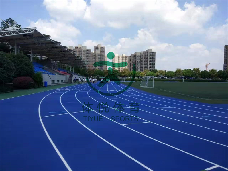 學(xué)校塑膠操場(chǎng)跑道與塑膠籃球場(chǎng)施工排水如何設(shè)計(jì)？